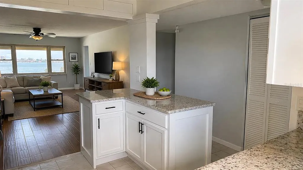 2 bed, 2.0 bath, 1040 sqft, $2,200 — Photo 4