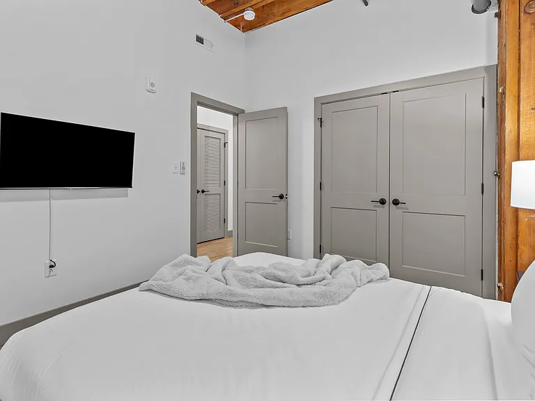 618 N 2nd St — Photo 16