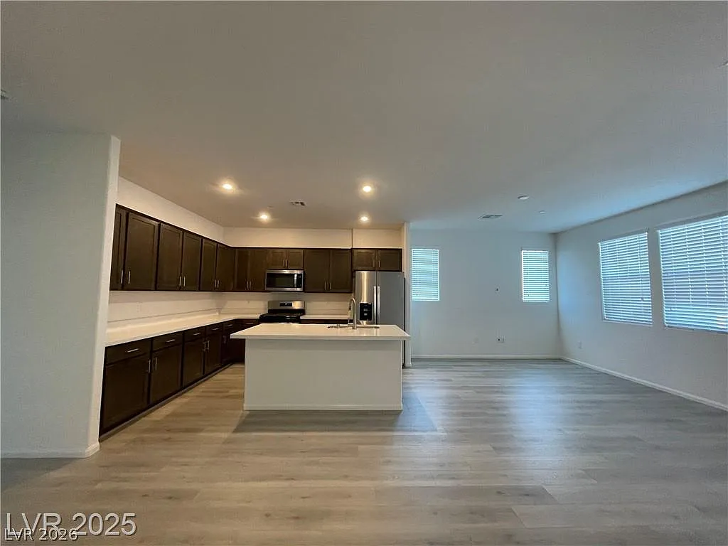 3 bed, 2.0 bath, 1255 sqft, $1,895 — Photo 4
