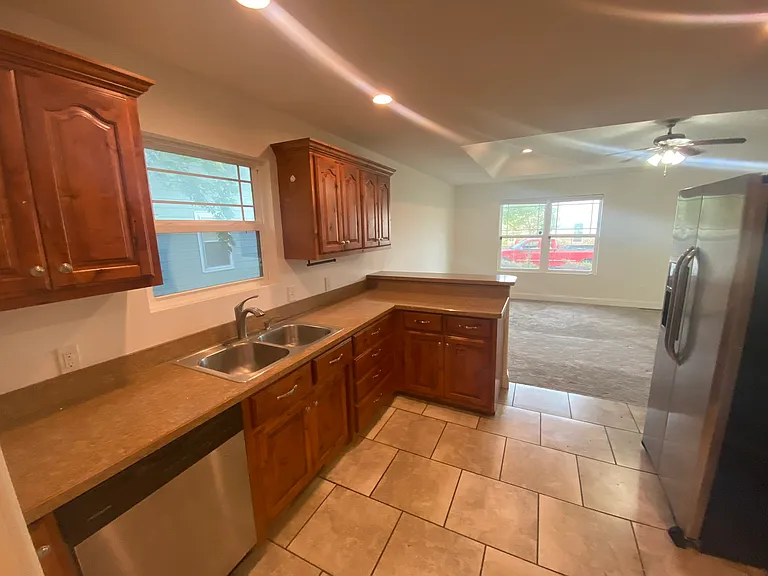 2216 Annie Baxter Ave — Photo 3