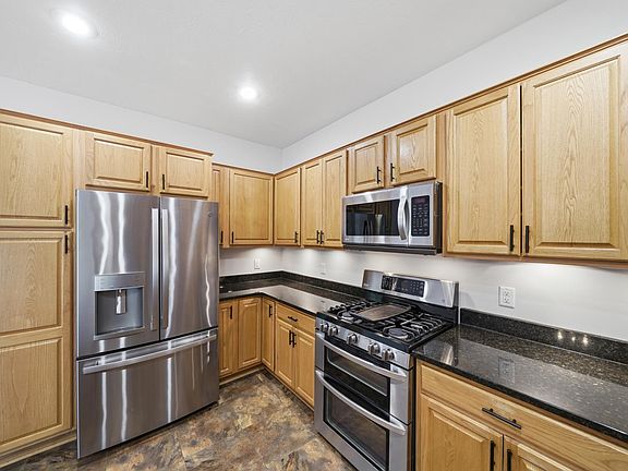 4th image of 1693 Windsor Dr S