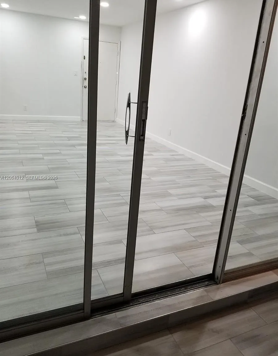 River Shores Condo — Photo 4