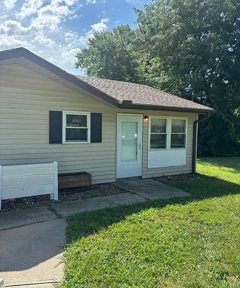 513 NW Westvale Cir #B — Photo 2