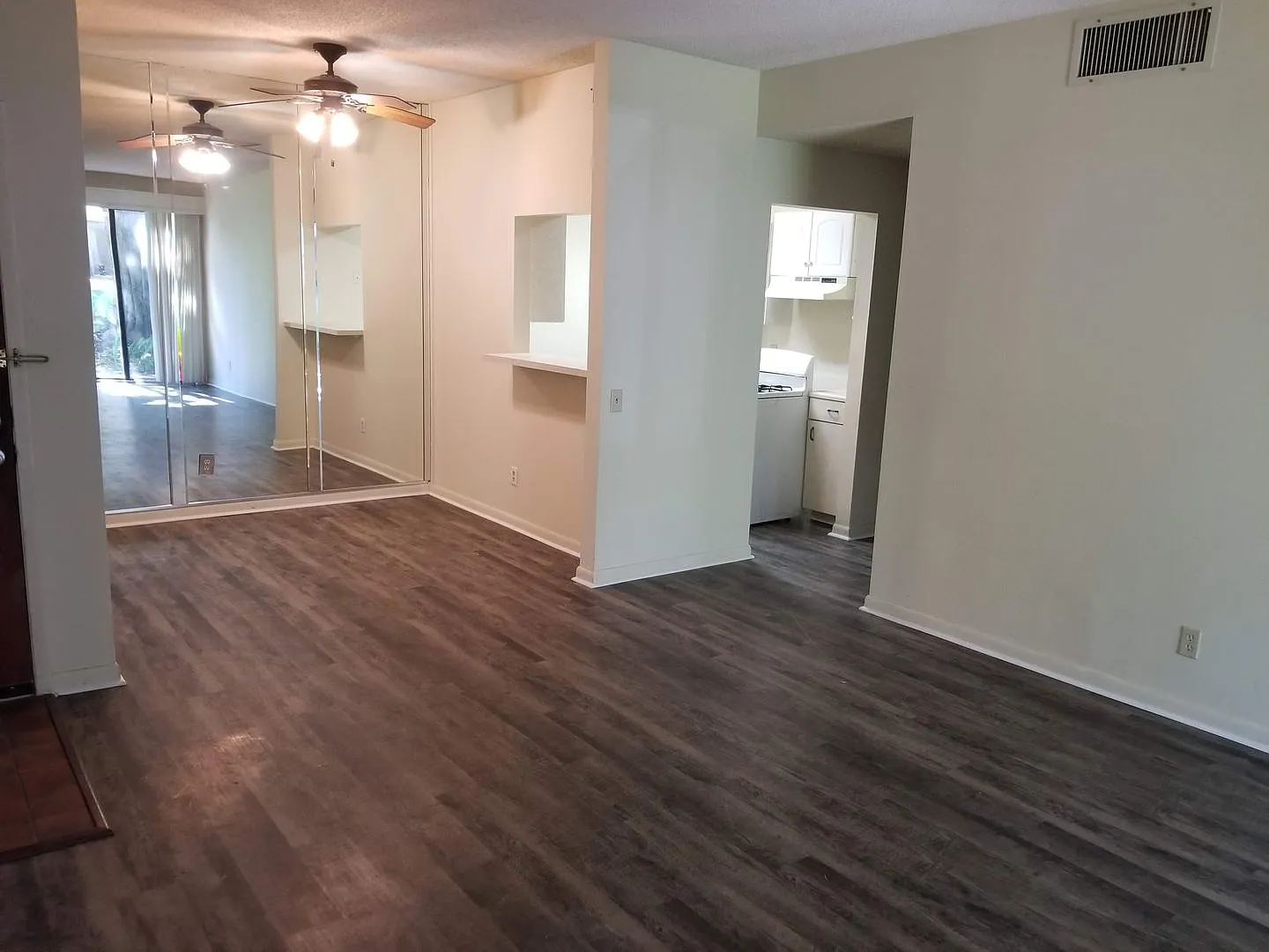 Ground Floor Condo At Park Lake, A Waterfront Community — Photo 3