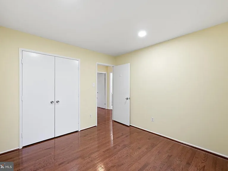 8811 Burbank Rd — Photo 30