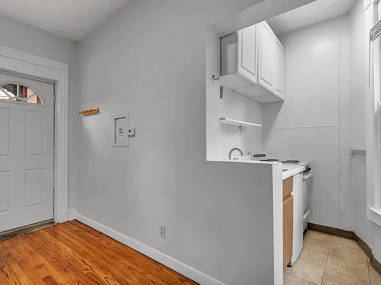 350 Elm St — Photo 3