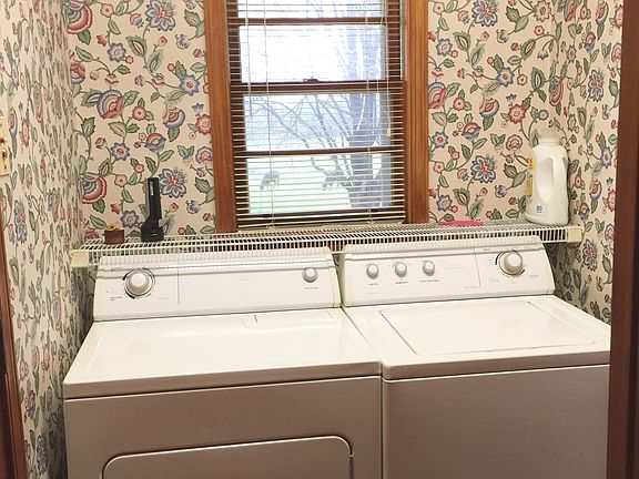 Full washer/dry set stays