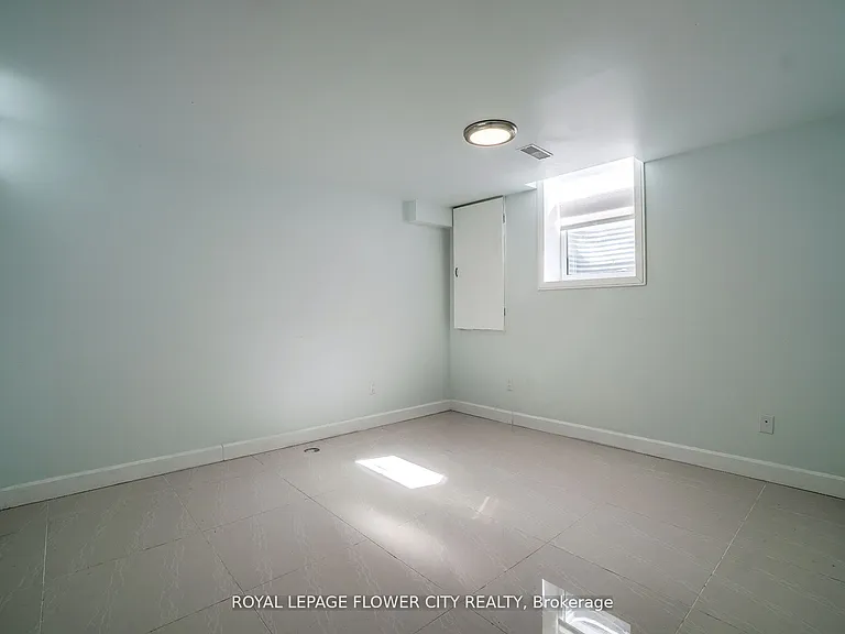 12 Gondola Cres #BASEMENT — Photo 9