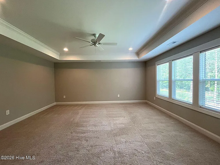 404 Endicott Ct — Photo 23