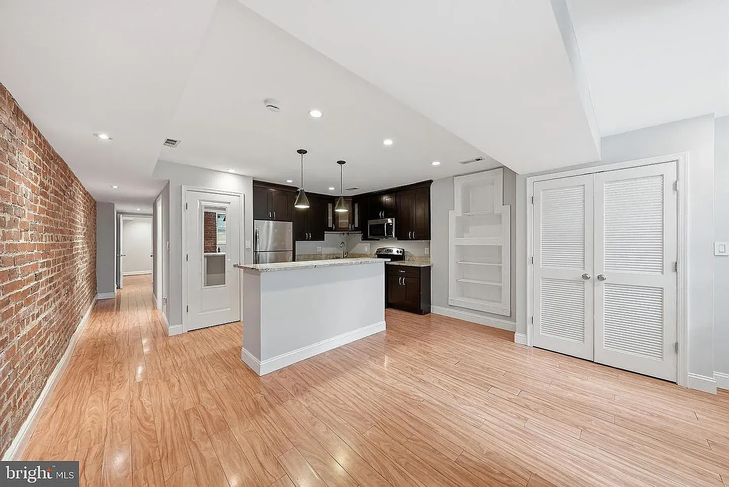 2 bed, 900 sqft, $2,800 — Photo 2