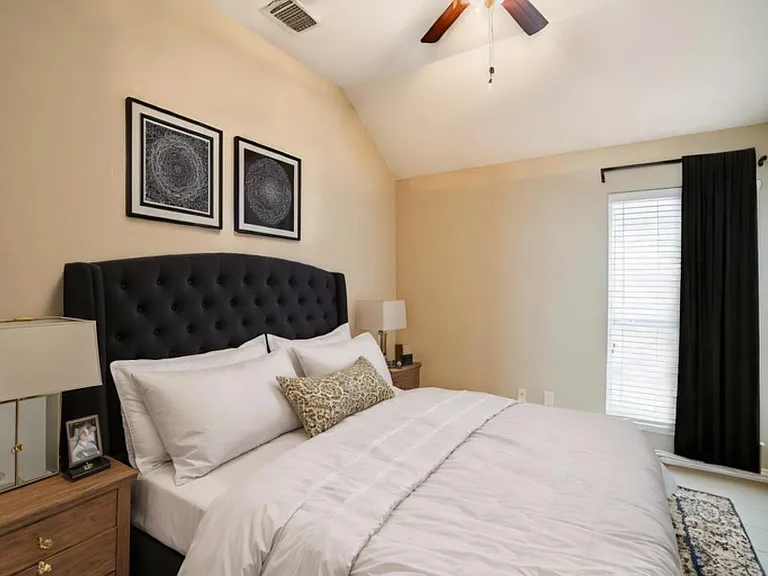 9142 Crenshaw Ln — Photo 18