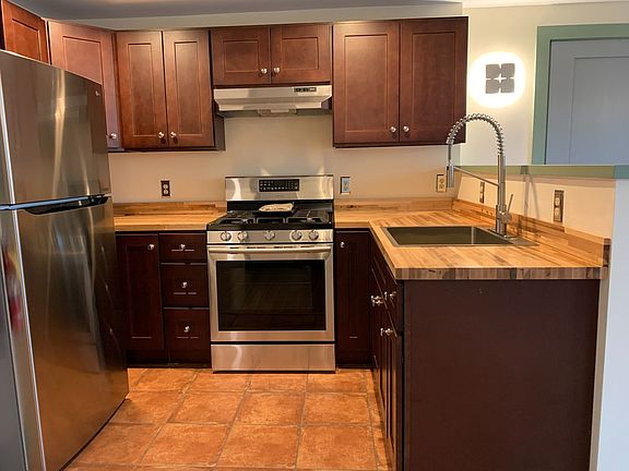 4th image of 219 N Winooski Ave APT 2