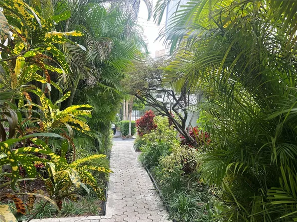 3042 SW 27th Ave #8, Miami, FL 33133