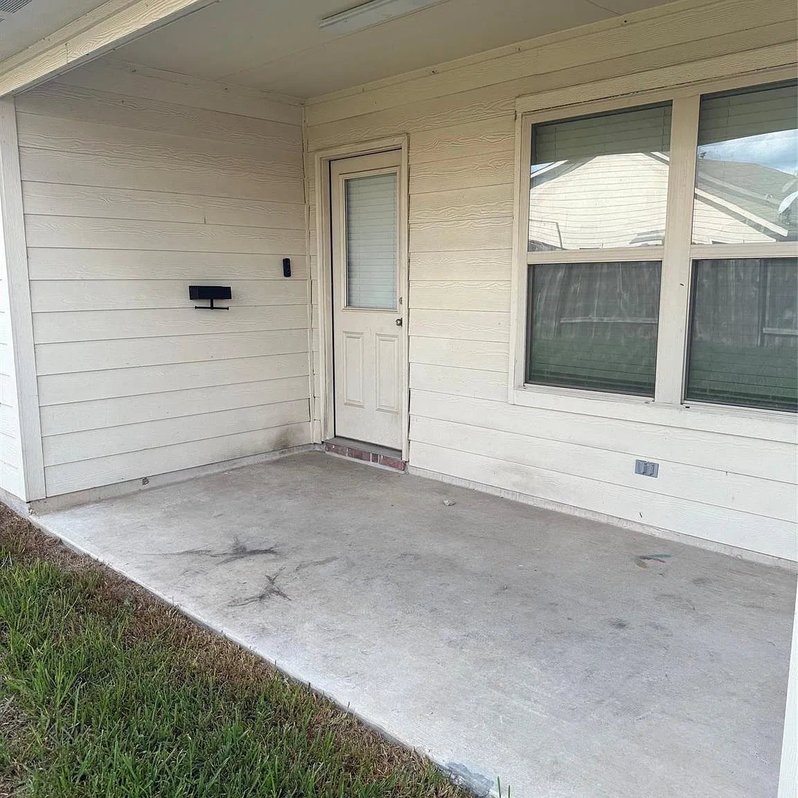 4 bed, 2.0 bath, 1776 sqft, $1,900 — Photo 3