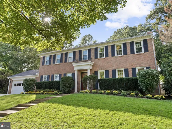 2402 Riviera Dr, Vienna, VA 22181