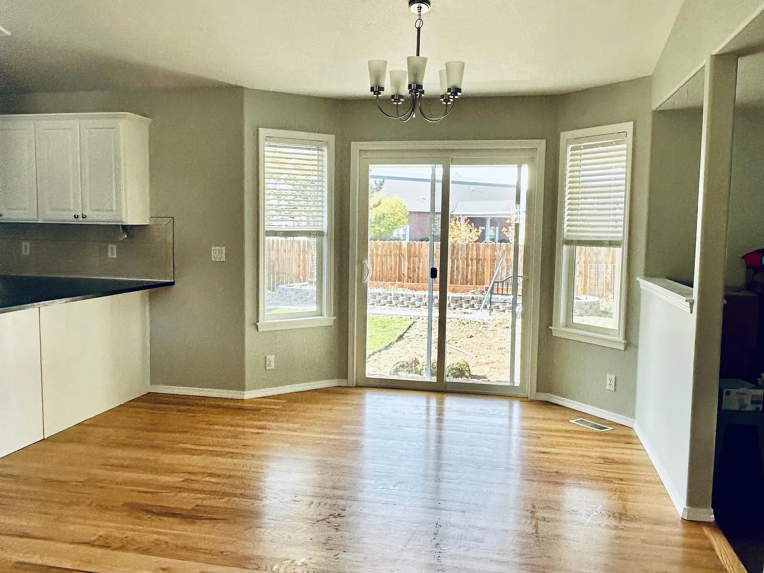 4 bed, 2100 sqft, $2,800 — Photo 4