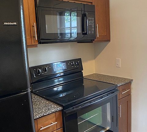 5th image of 332 Cleveland St #3