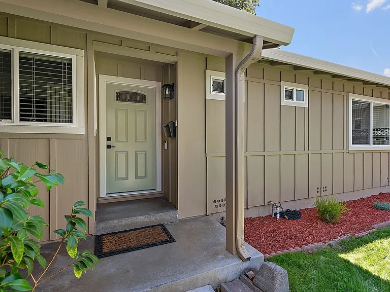 1529 Elmar Way — Photo 3