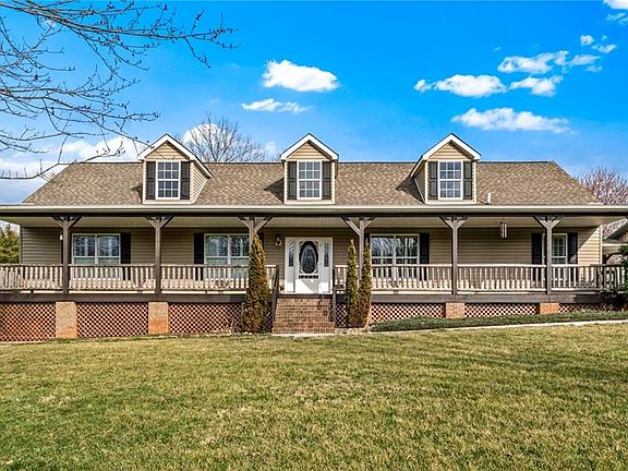 3rd image of 1607 Milling Rd