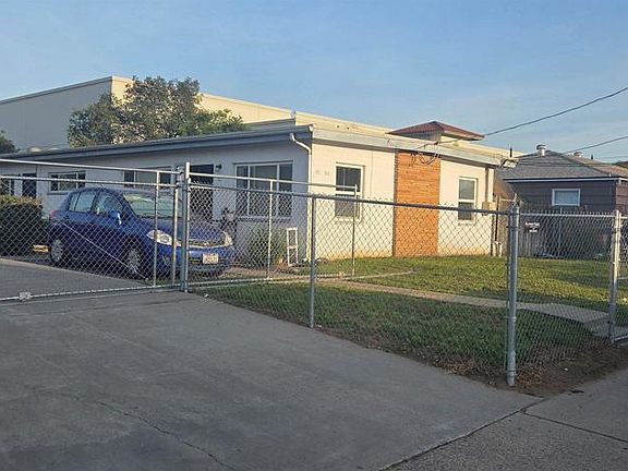 4th image of 321 Roanoke Rd