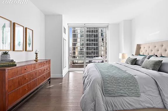 4th image of 247 W 46th St APT 903