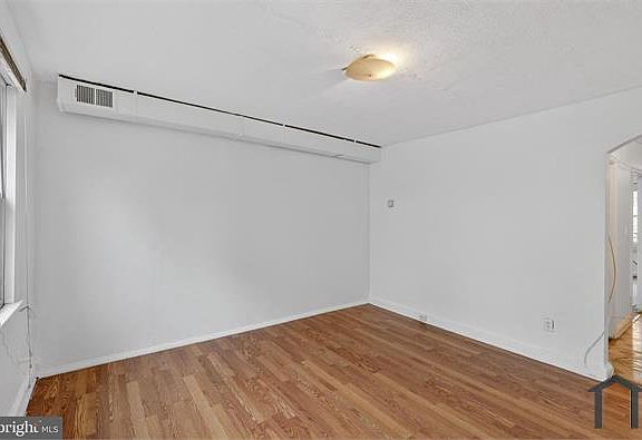 2nd image of 1711 H St NE APT 1