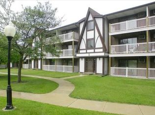 149 Gregory St APT 3, Aurora, IL 60504