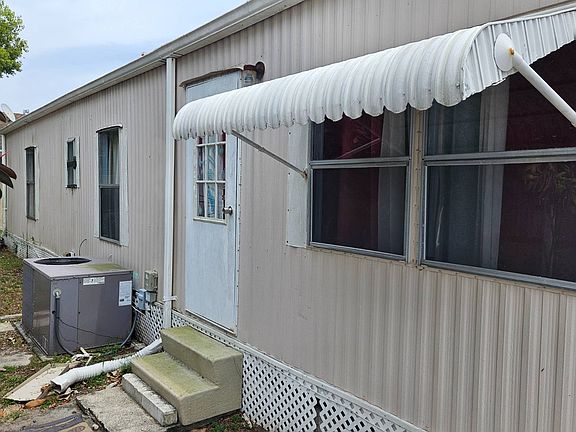 5th image of 7352 Carnival Ln