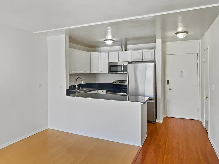 425 S Kenmore Ave #308 — Photo 3