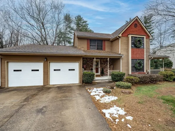 33 Forest Ridge Ln, Agawam, MA 01001