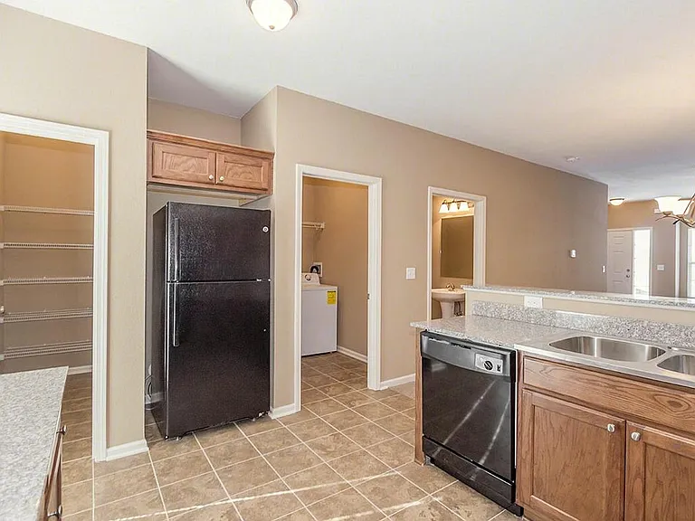 Parkway Oaks Townhomes and Duplexes — Photo 31