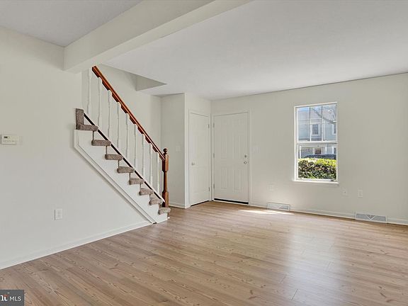 4th image of 883 Old Silver Spring Rd