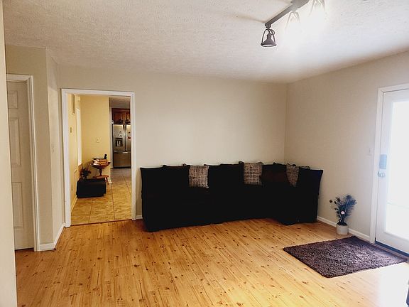 2nd image of 128 Southern St