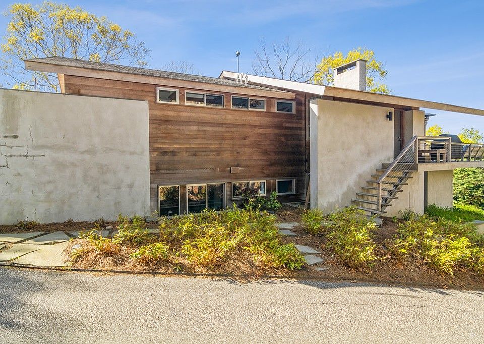 1st image of 31 Oyster Pond Ln
