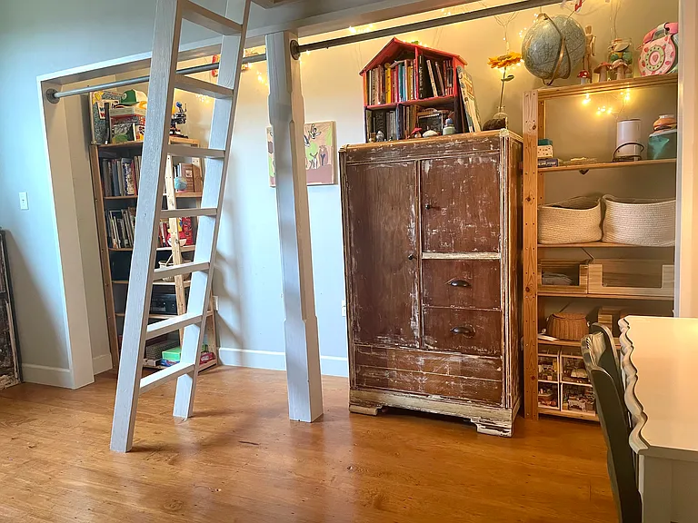 White Cir — Photo 13