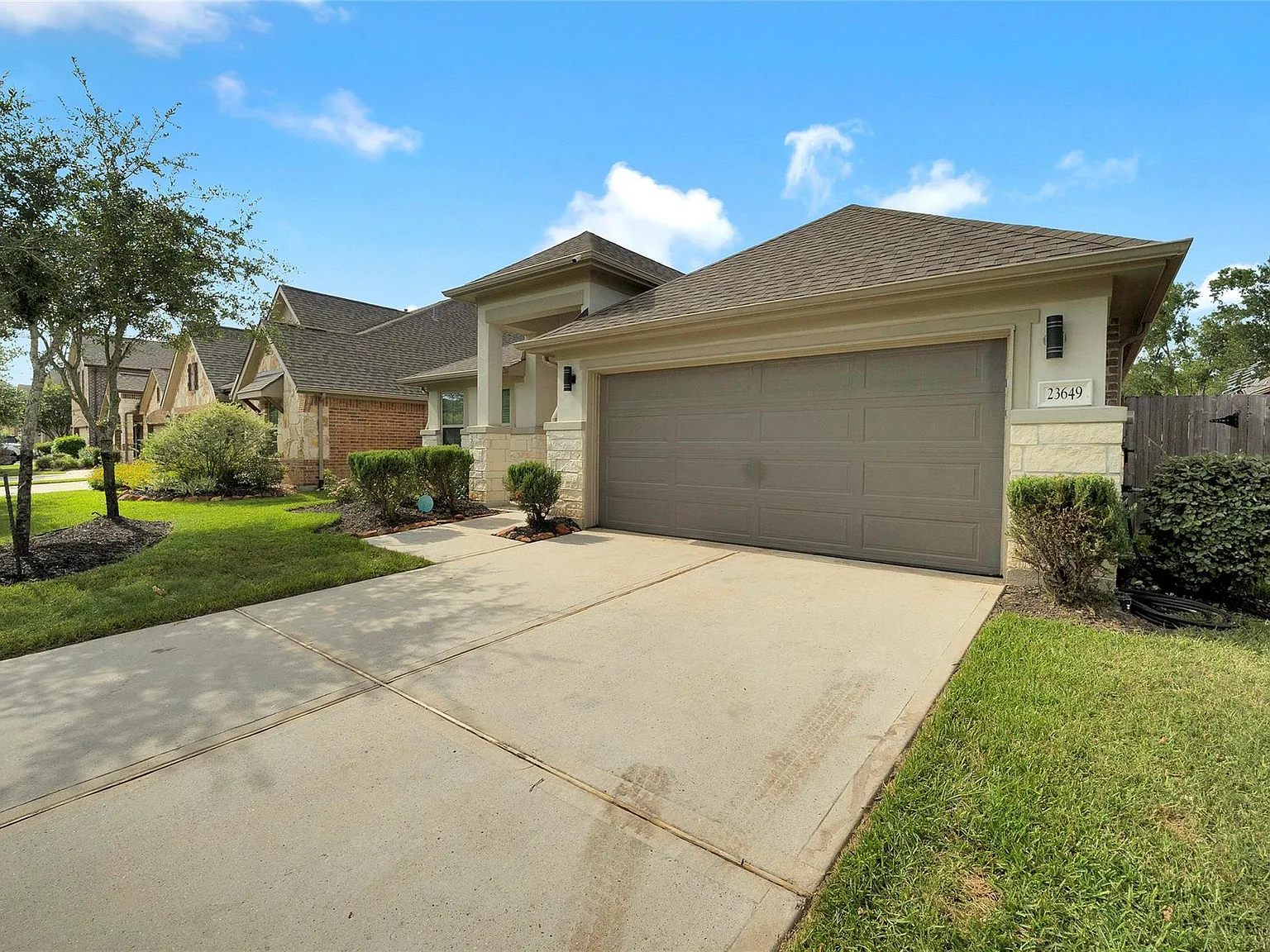 4 bed, 3.0 bath, 2199 sqft, $2,385 — Photo 2