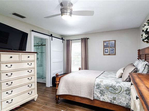 4th image of 5844 Napa Woods Way
