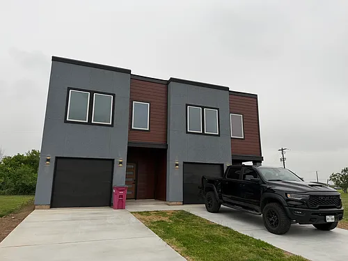 214 S Avenue I Photo 1