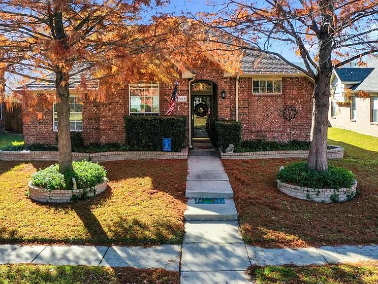 7211 Waterlily Ln — Photo 2