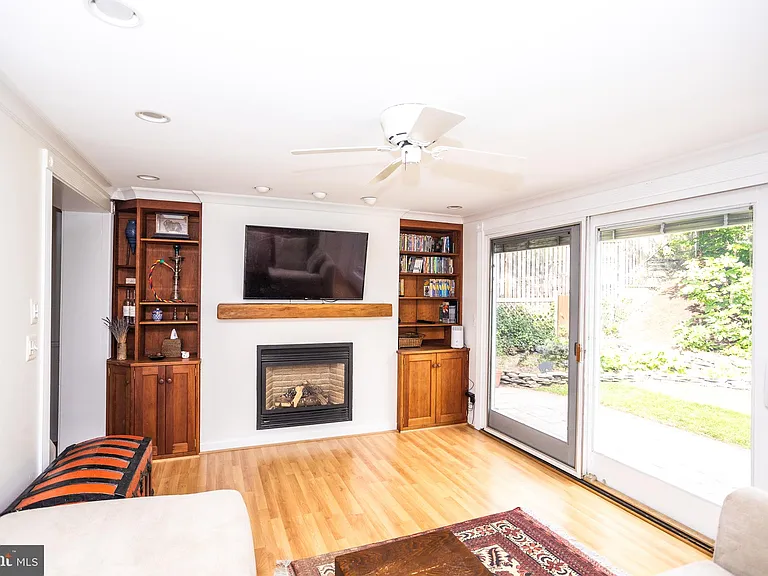 1207 N Livingston St — Photo 9