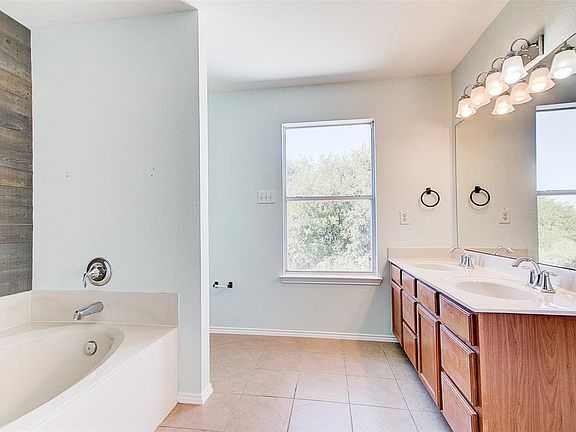 4th image of 8529 Shallow Creek Dr