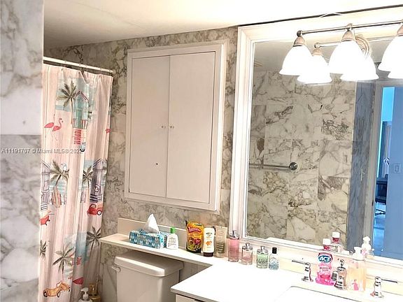 5th image of 251 Crandon Blvd APT 1223