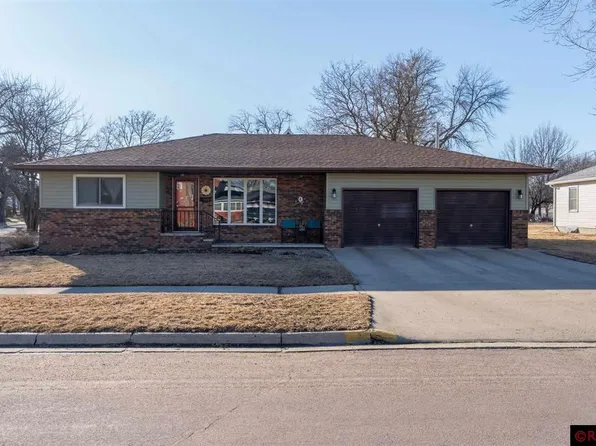 528 S Ramsey St, Blue Earth, MN 56013