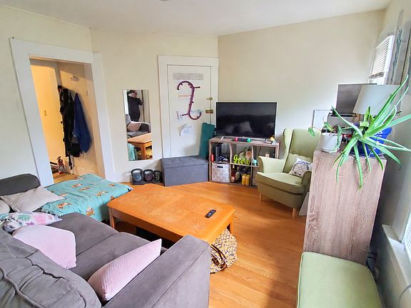 3rd image of 15 Bay St