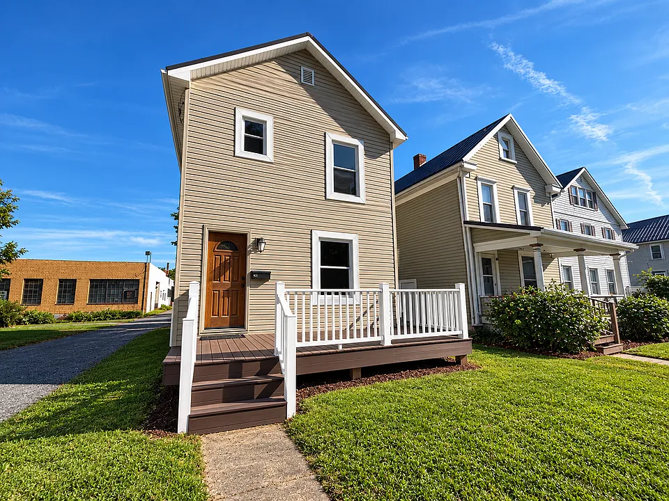219 Jackson St