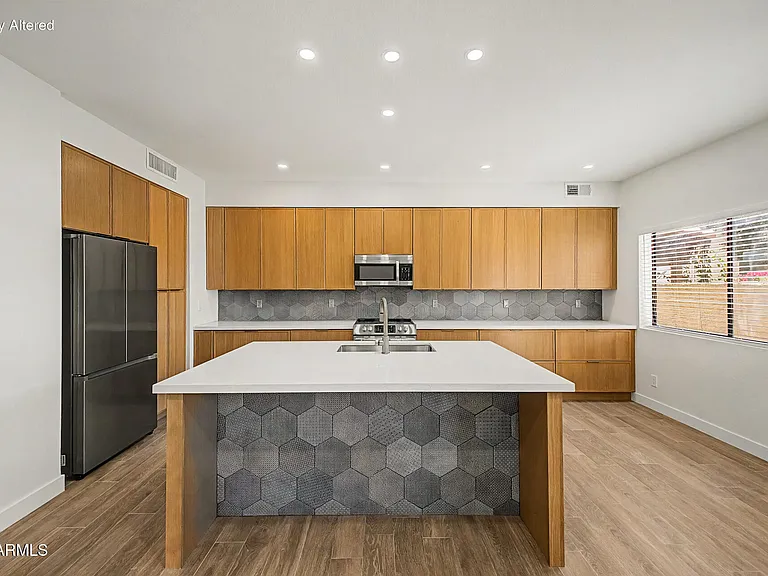 2084 N Sunset Dr — Photo 13