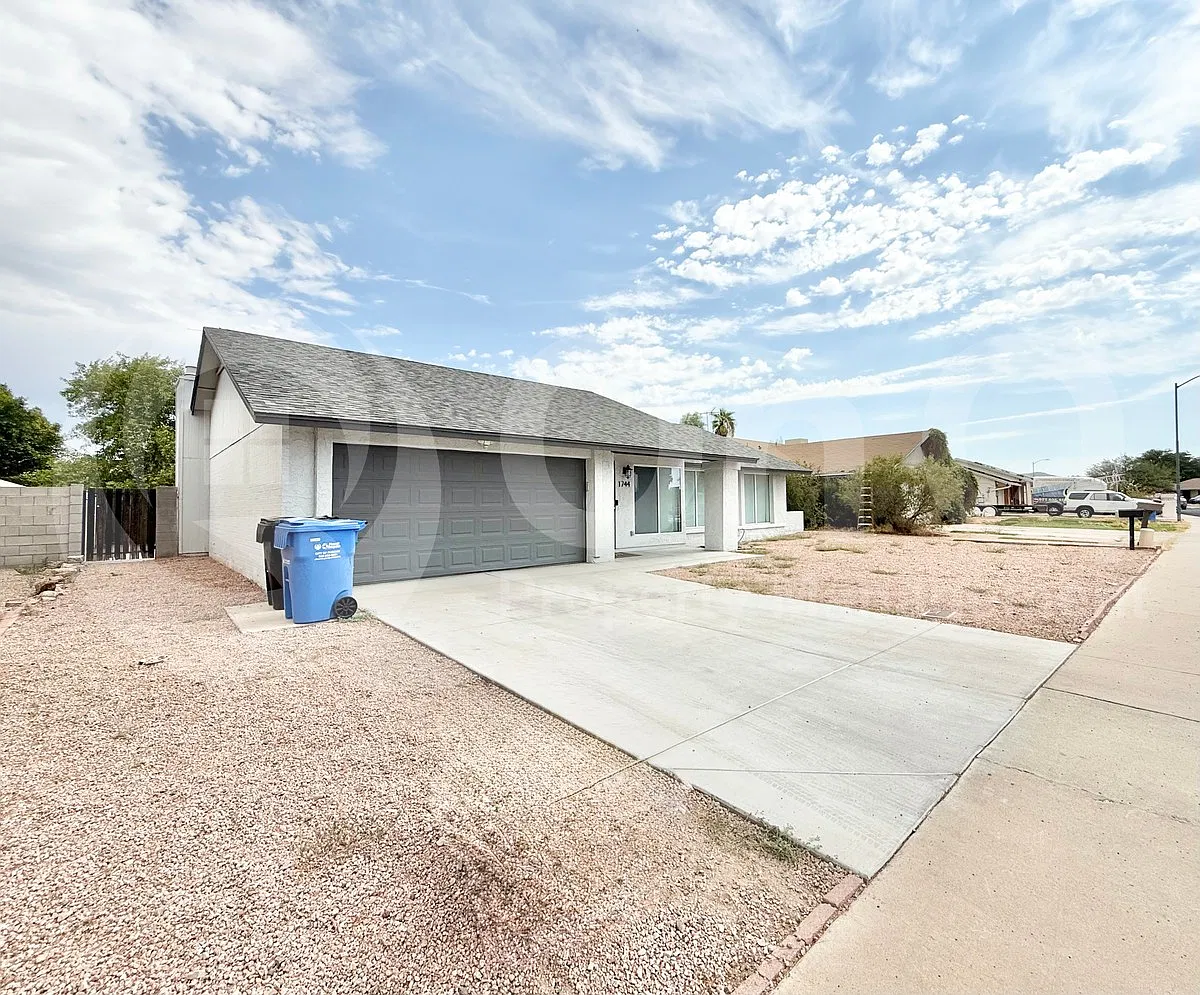 3 bed, 2.0 bath, 1397 sqft, $2,049 — Photo 2