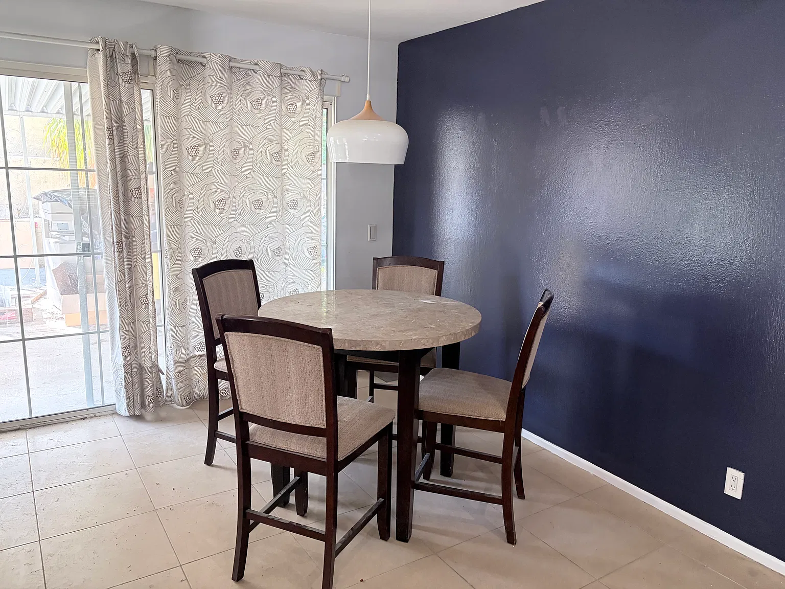 3 bed, 1208 sqft, $3,550 — Photo 3
