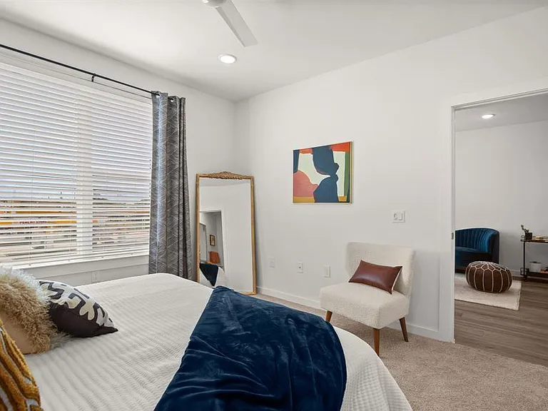 6324 N Lamar Blvd #306 — Photo 5