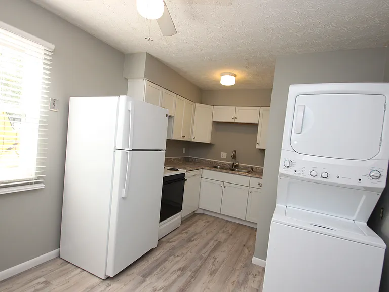 315 Forest St — Photo 4